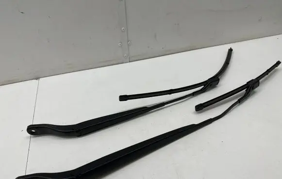 Opel Mokka B Front wiper blade arm 9822931780 9822931980
