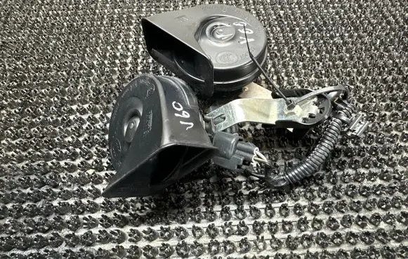 Volvo V60 Horn signal 30796897 30796896