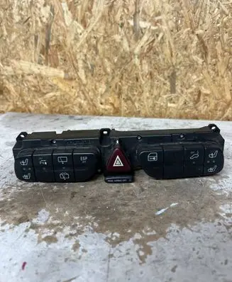 Mercedes-Benz C W203 Hazard light switch 2036219979 30620037001 3306440401