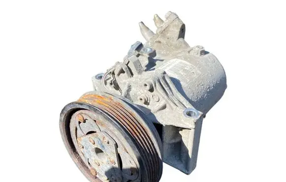 Nissan Juke I F15 Air conditioning (A/C) compressor (pump) 8201025121 M1120201722