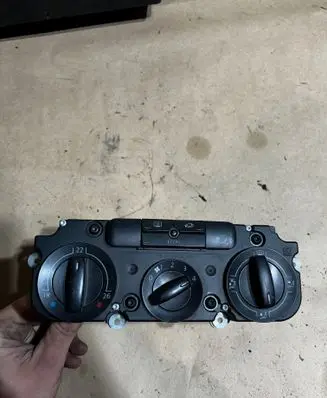 Volkswagen PASSAT B6 Climate control unit 74730961