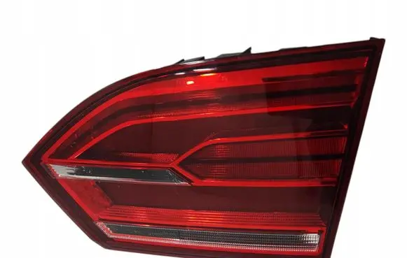 Volkswagen Jetta VI Tailgate rear/tail lights 5C6945308