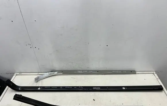 Opel Vivaro Sliding door upper top rail 91165747 8200154869