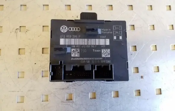 Audi Q7 4L Door control unit/module 4F0959795P