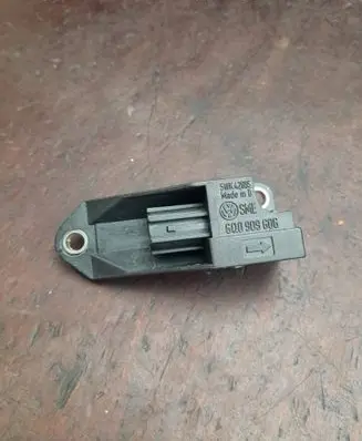 Volkswagen Polo Airbag deployment crash/impact sensor 5WK42895 6Q0909606