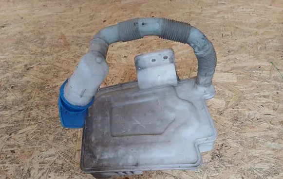 Volkswagen Golf V Windshield washer fluid reservoir/tank 1K0955453O 1K0955453S