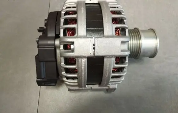 Volkswagen Touran III Generator/alternator 05E903027B