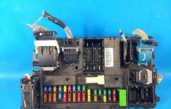 Ford Fusion II Fuse EG9Z15604H