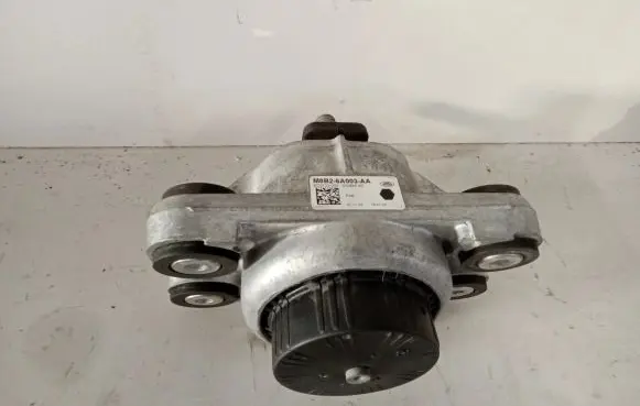Engine mount bracket