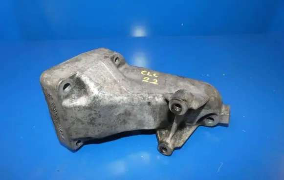 Engine mounting bracket