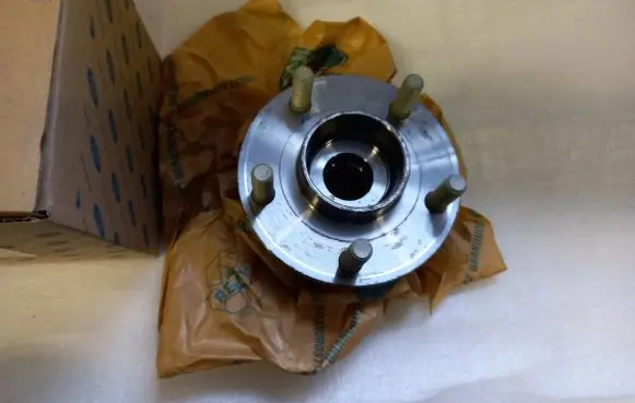 Ford Focus Front wheel hub 2305501