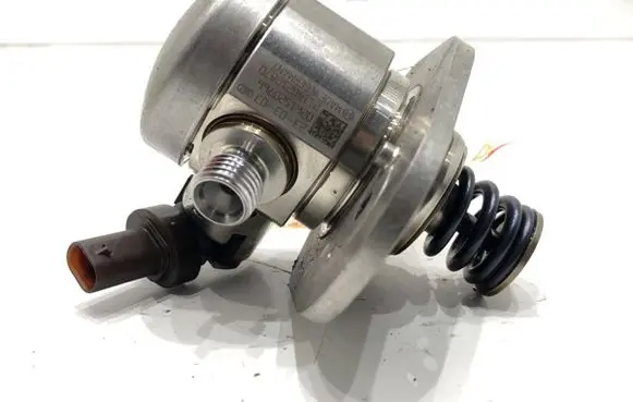 BMW X1 U11 Fuel injection high pressure pump 7934496