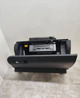 Volkswagen Touareg II Glove box K02489006