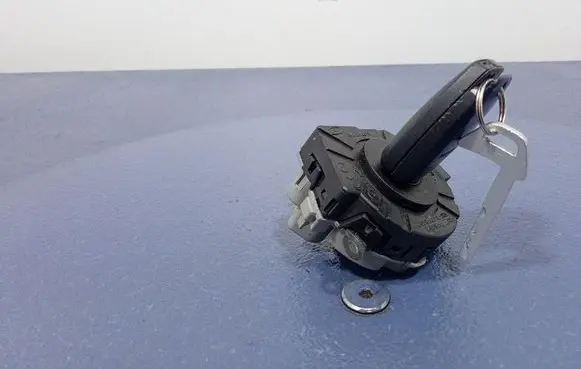 Volvo S40 Ignition lock 30737157
