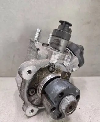Volkswagen PASSAT B7 Fuel injection high pressure pump 0445010526 03L130755L