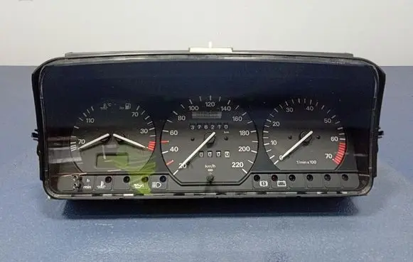 Volkswagen PASSAT B4 Speedometer (instrument cluster) 3A0919033