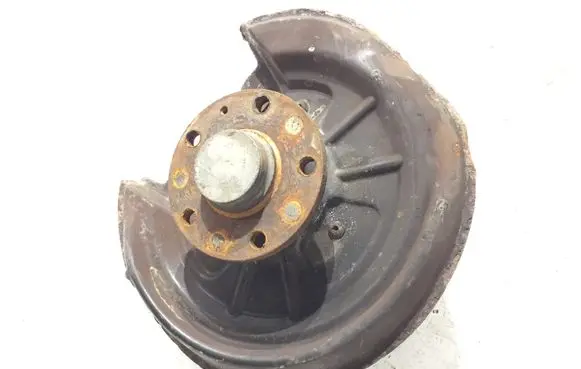 Volkswagen Touran I Rear wheel hub