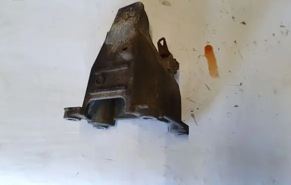 Suzuki Grand Vitara II Engine mounting bracket NOCODE