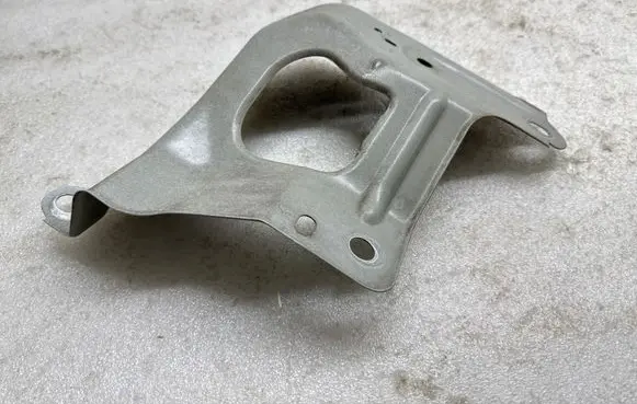Tesla Model Y Fender mounting bracket 148749100A