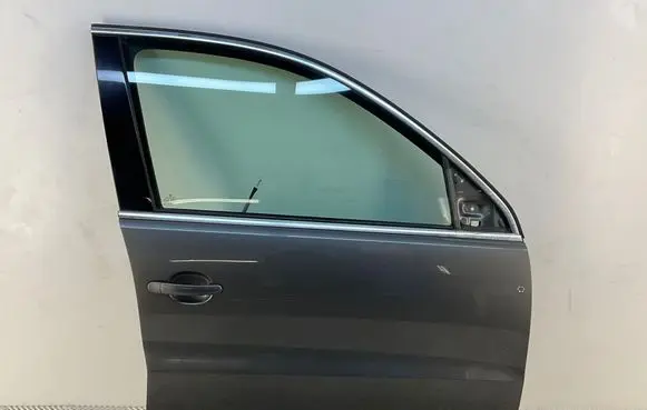 Volkswagen Tiguan Front door 5N0831312C