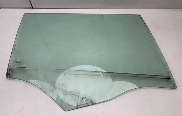 Volkswagen PASSAT B8 Rear door window glass 3G9845026 R000389