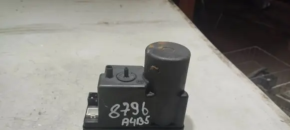 Audi A4 S4 B5 8D Central locking vacuum pump 4A0862257A