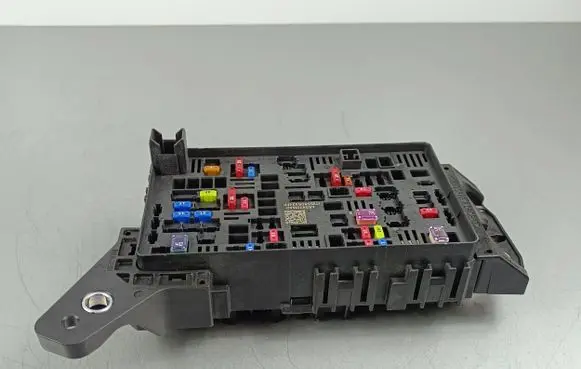 Jeep Grand Cherokee WL Fuse module 68347016AD