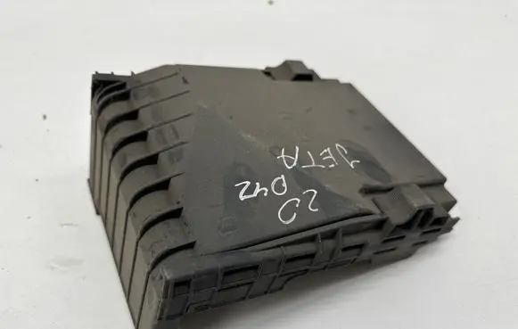 Volkswagen Jetta V Fuse box cover 1K0937132F