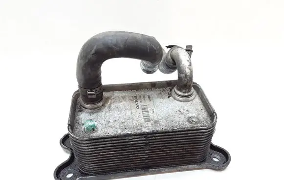 Volvo V70 Engine oil radiator 8677973