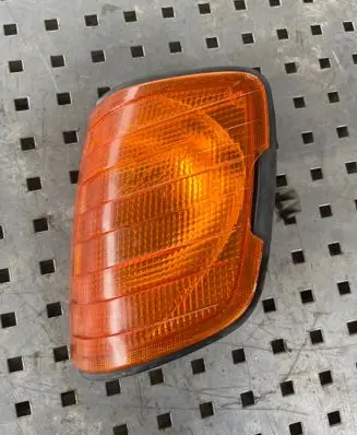 Mercedes-Benz E W211 Front indicator light 42704R6