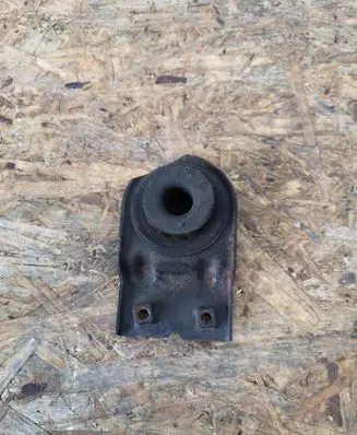 Radiator mount bracket