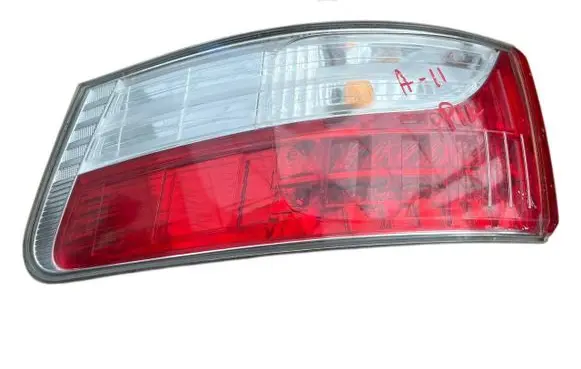 Toyota Avensis T270 Rear/tail lights 446dpp 08051 0520
