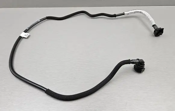Engine coolant pipe/hose
