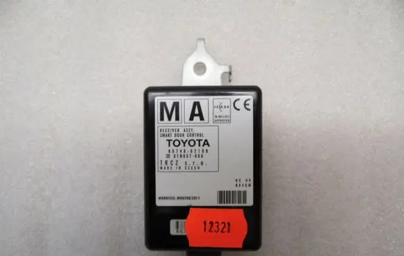 Toyota Auris E180 Door control unit/module 8974002100