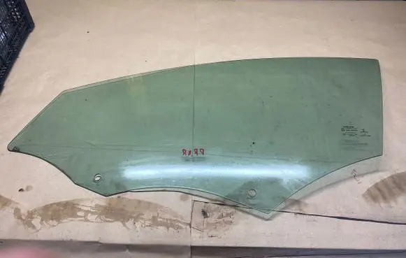 Volvo V40 Front door window glass four-door DOT24M25AS2 43R00049 E000292