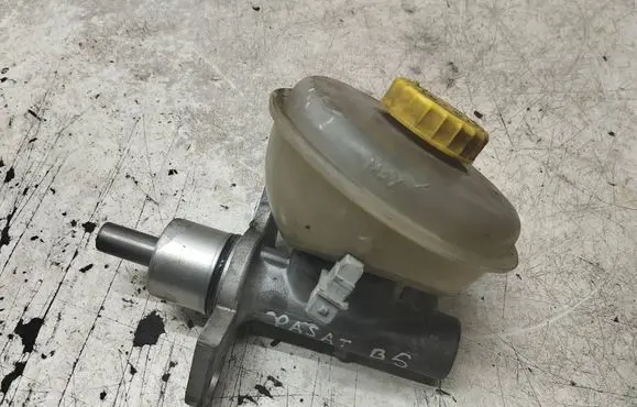 Volkswagen PASSAT B5 Master brake cylinder 800611301