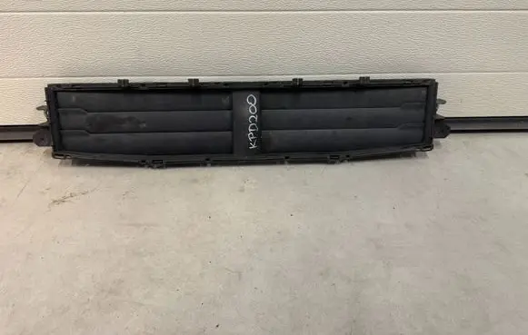 Porsche Macan (95B) Intercooler air channel guide 95B121635KPD200 A0510245500 05102455