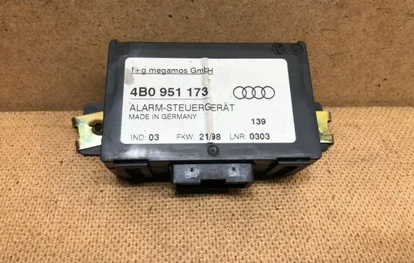 Audi A4 S4 B5 8D Alarm control unit/module 4B0951173