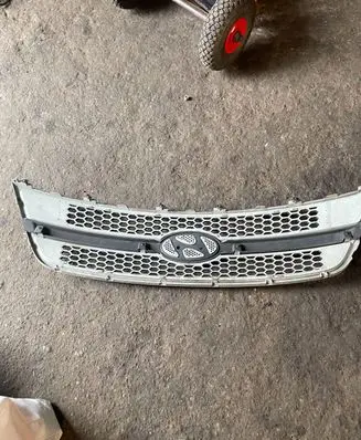 Hyundai H-1, Starex, Satellite Front bumper upper radiator grill 865604H000