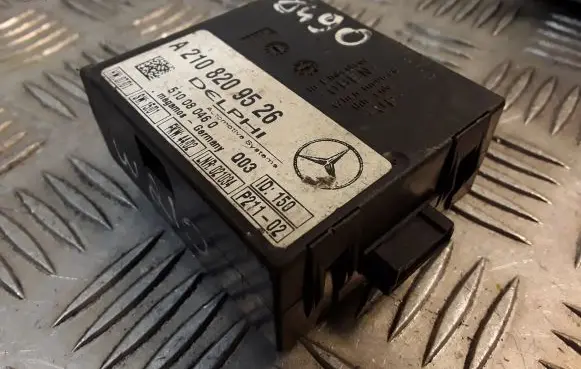 Mercedes-Benz E W210 Alarm control unit/module 2108209526 A2108209526