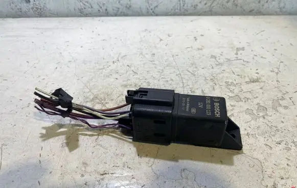 Land Rover Discovery Glow plug pre-heat relay 0281003123