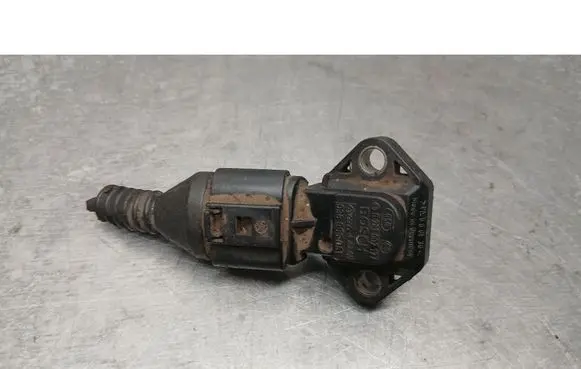 Volkswagen PASSAT B5 Air pressure sensor 0281002177