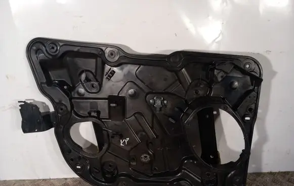 Mitsubishi Eclipse Cross Front window lifting mechanism without motor