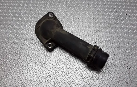 Volkswagen PASSAT B5 Engine coolant pipe/hose 06B121121B