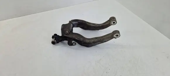 Volvo XC90 Lower shock absorber bracket 31681984