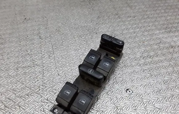 Volkswagen PASSAT B5 Electric window control switch 1J4959857B