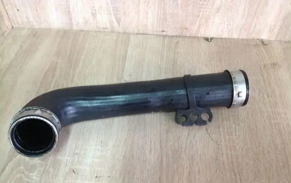 Volkswagen Golf V Engine coolant pipe/hose
