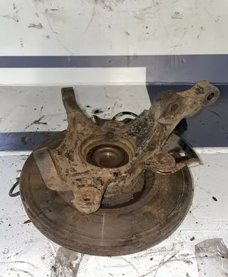 Hyundai i20 (PB PBT) Front wheel hub