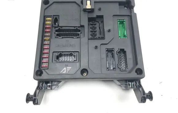 Seat Alhambra (Mk1) Fuse module S108145200E 7M0962258E 97VW14B205BB