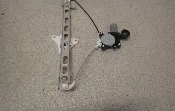 Suzuki Swift II Front door window regulator with motor